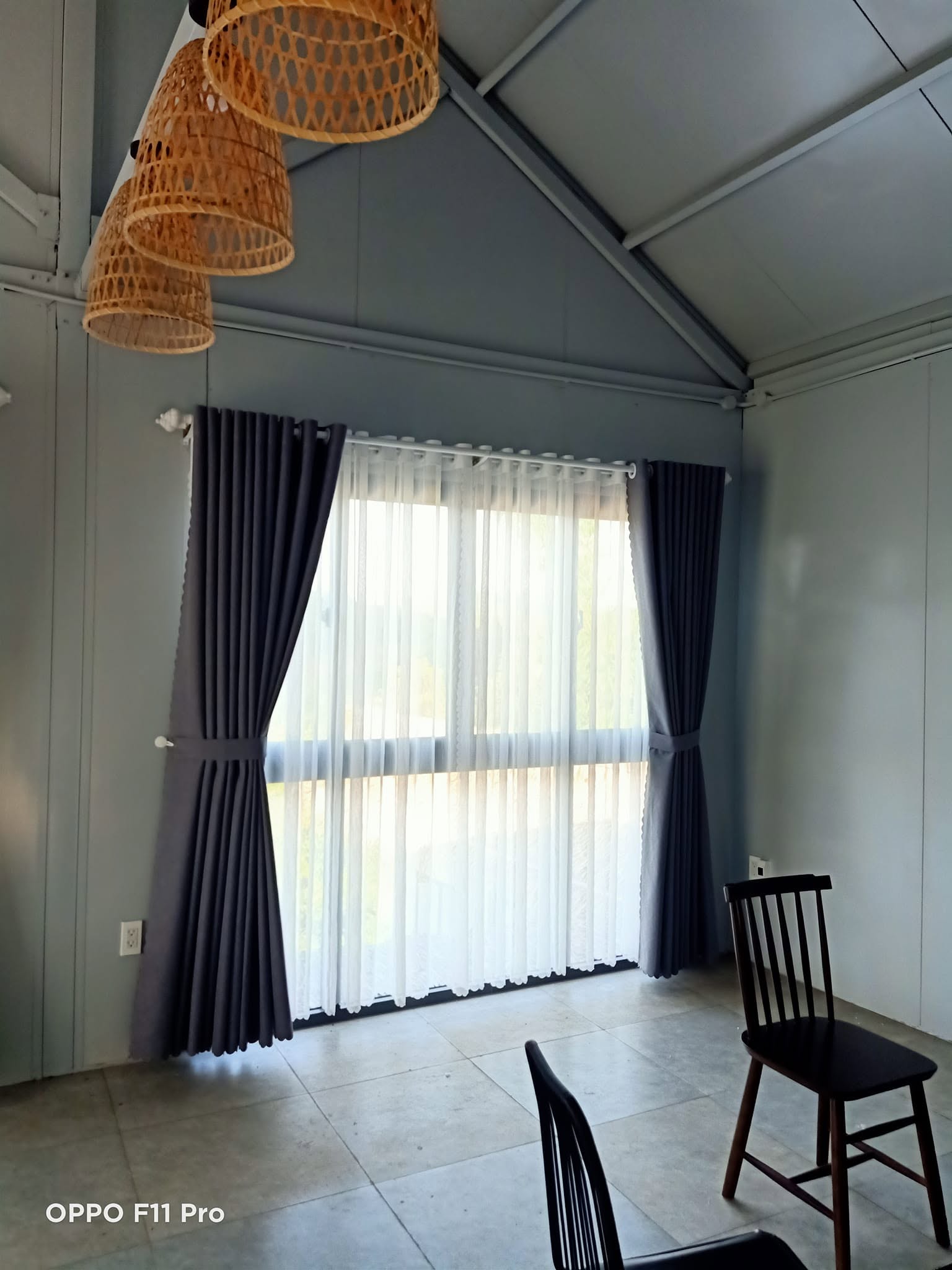 Sự Kết Hợp Hoàn Hảo Giữa Rèm Cửa Và Chăn Ga Gối Nệm